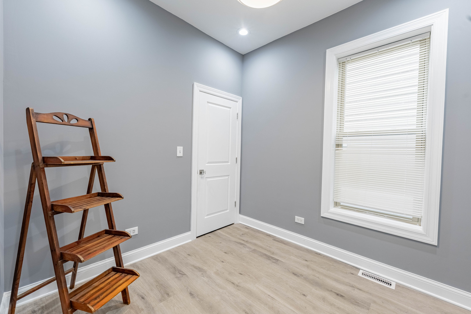 7335 S Greenwood Avenue, Chicago, IL 60619