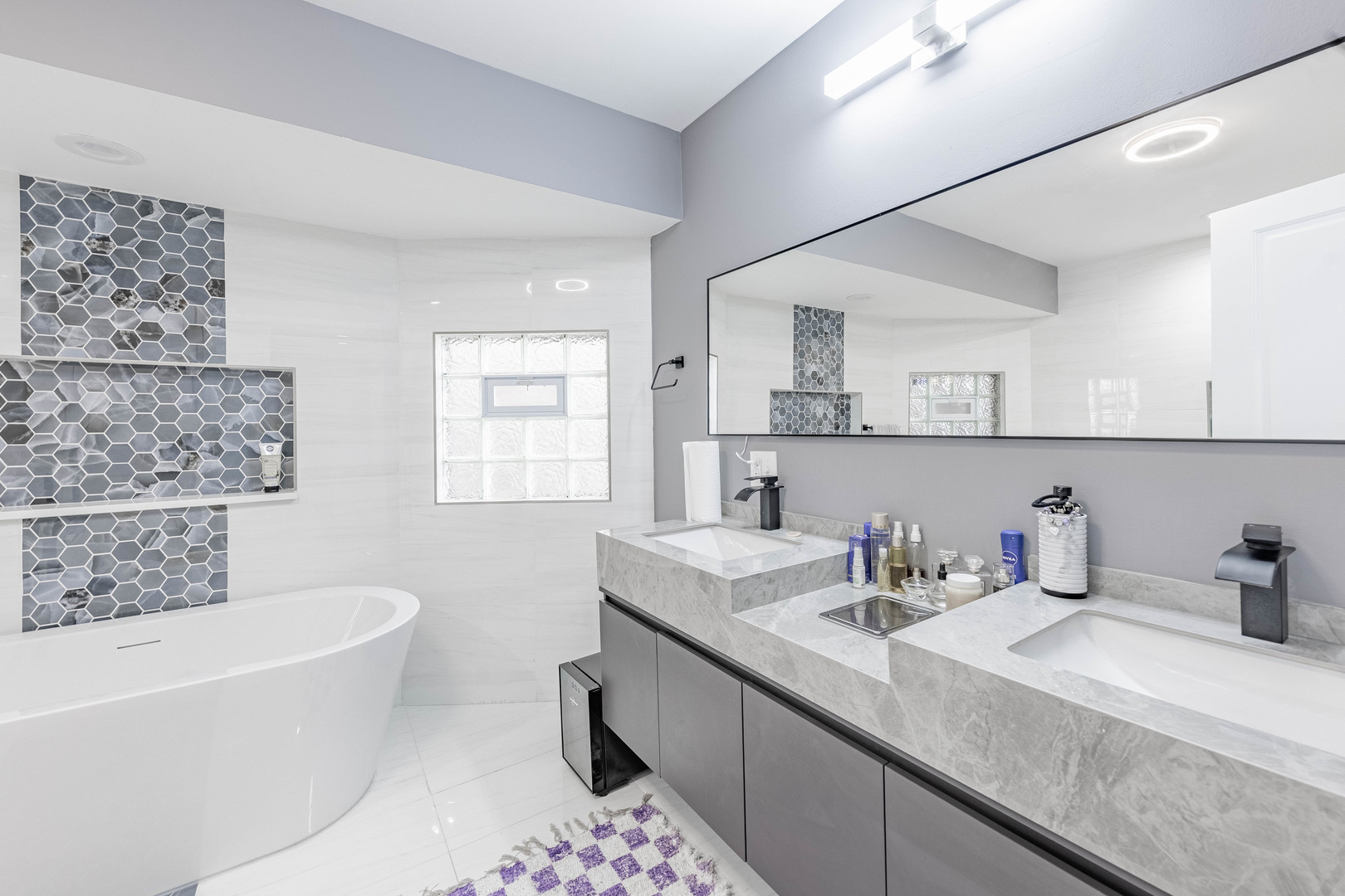 7335 S Greenwood Avenue, Chicago, IL 60619
