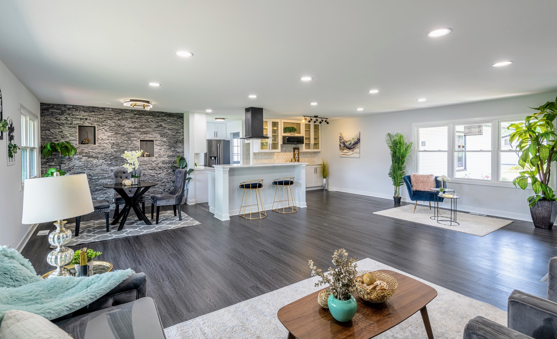 72 Braemar Drive, Elk Grove Village, IL 60007