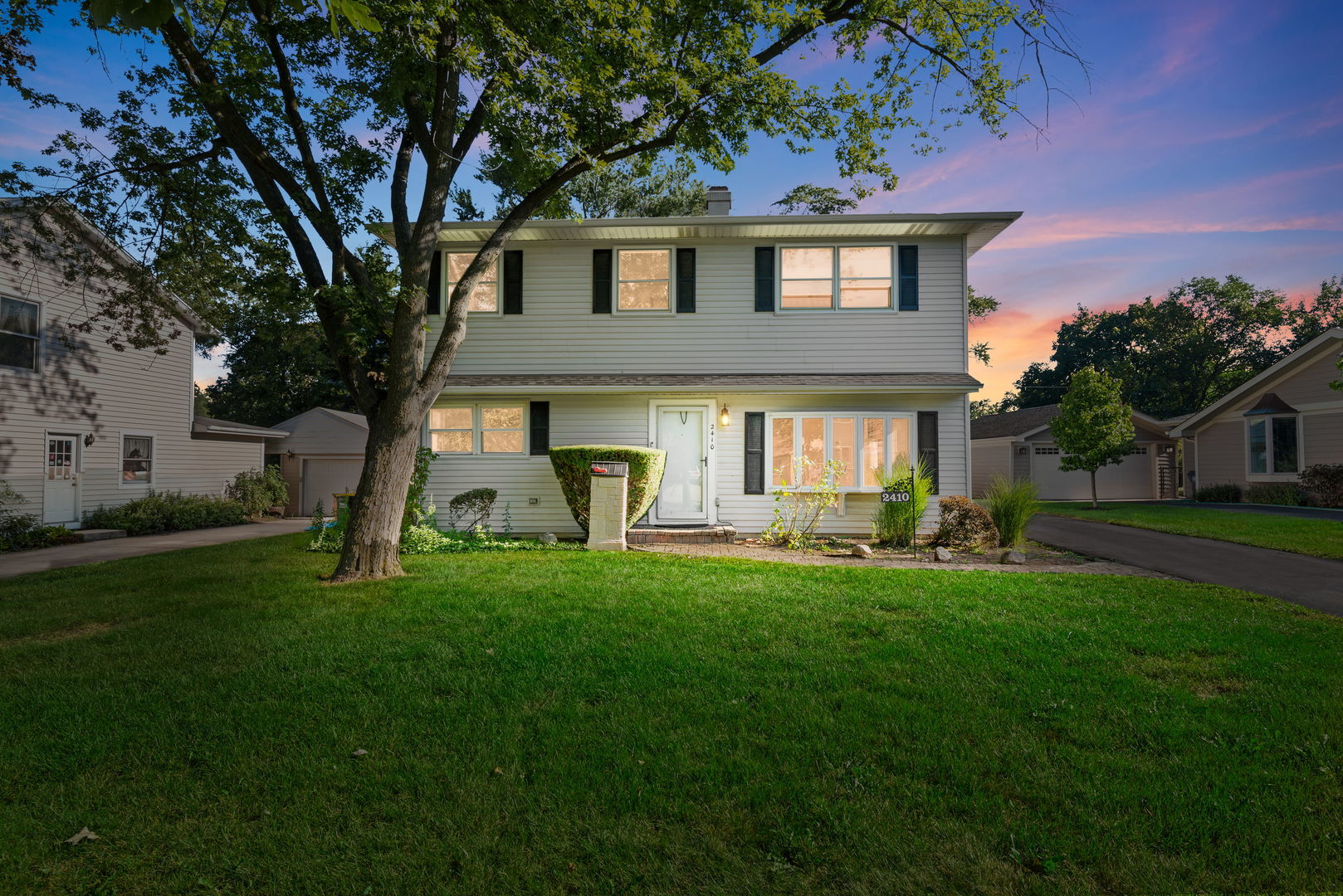2410 Sigwalt Street, Rolling Meadows, IL 60008