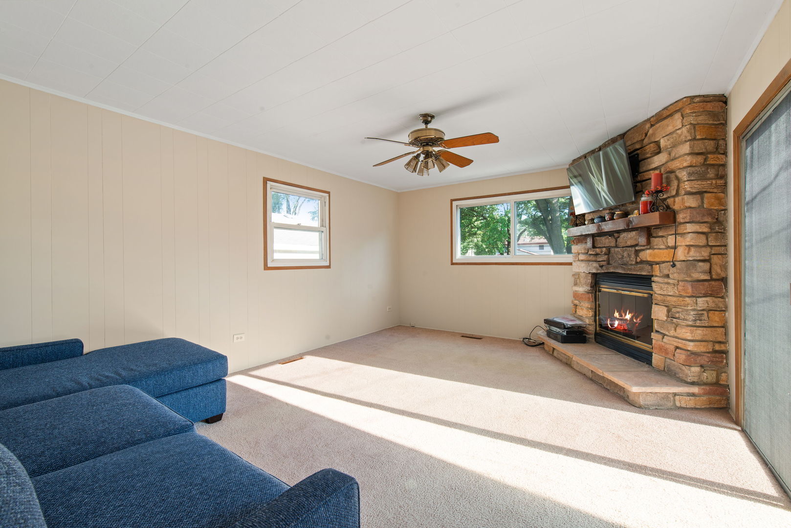 2410 Sigwalt Street, Rolling Meadows, IL 60008