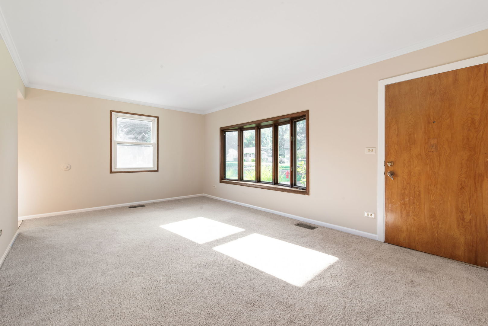 2410 Sigwalt Street, Rolling Meadows, IL 60008