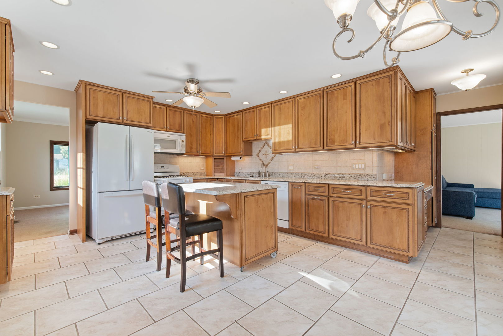 2410 Sigwalt Street, Rolling Meadows, IL 60008