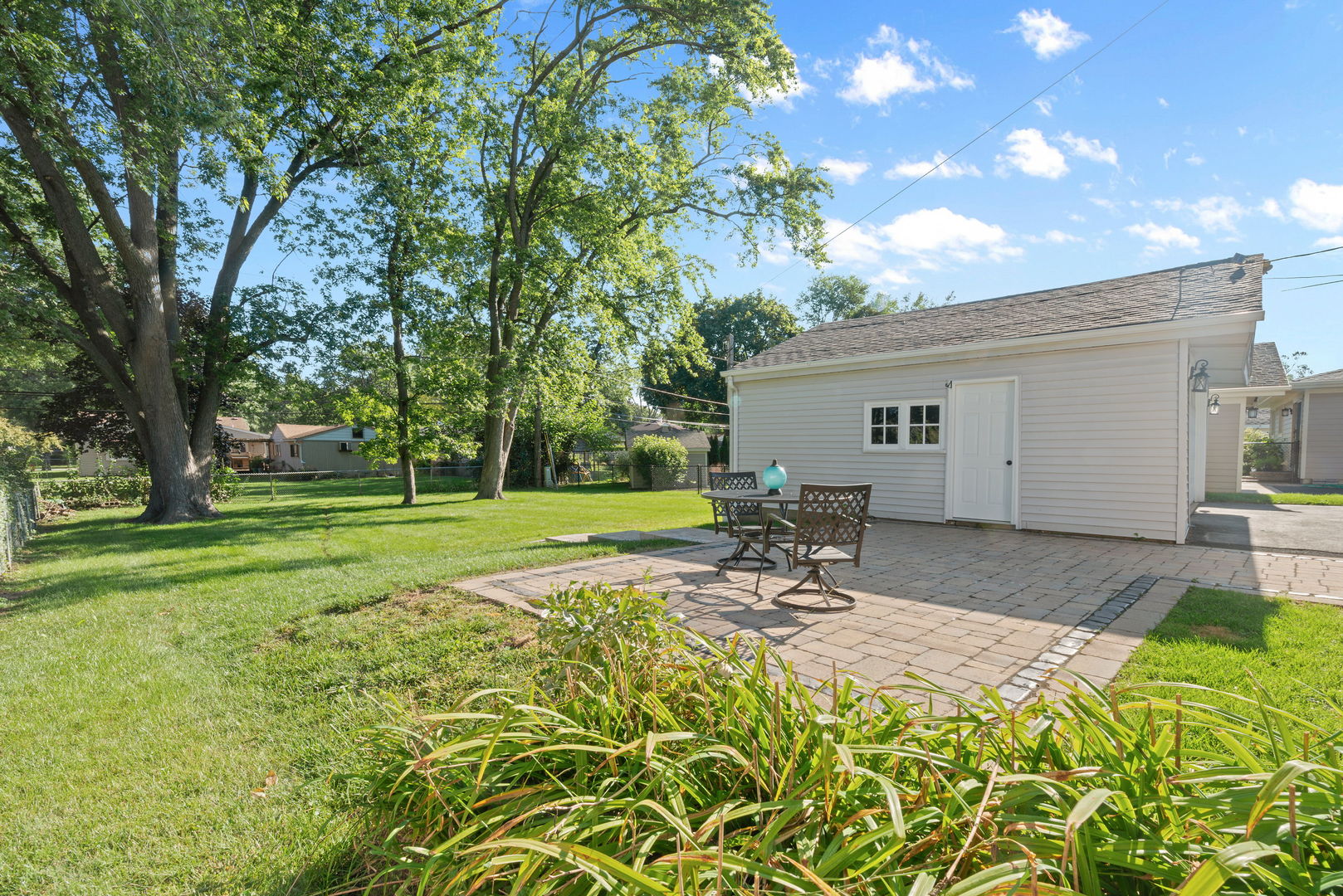 2410 Sigwalt Street, Rolling Meadows, IL 60008