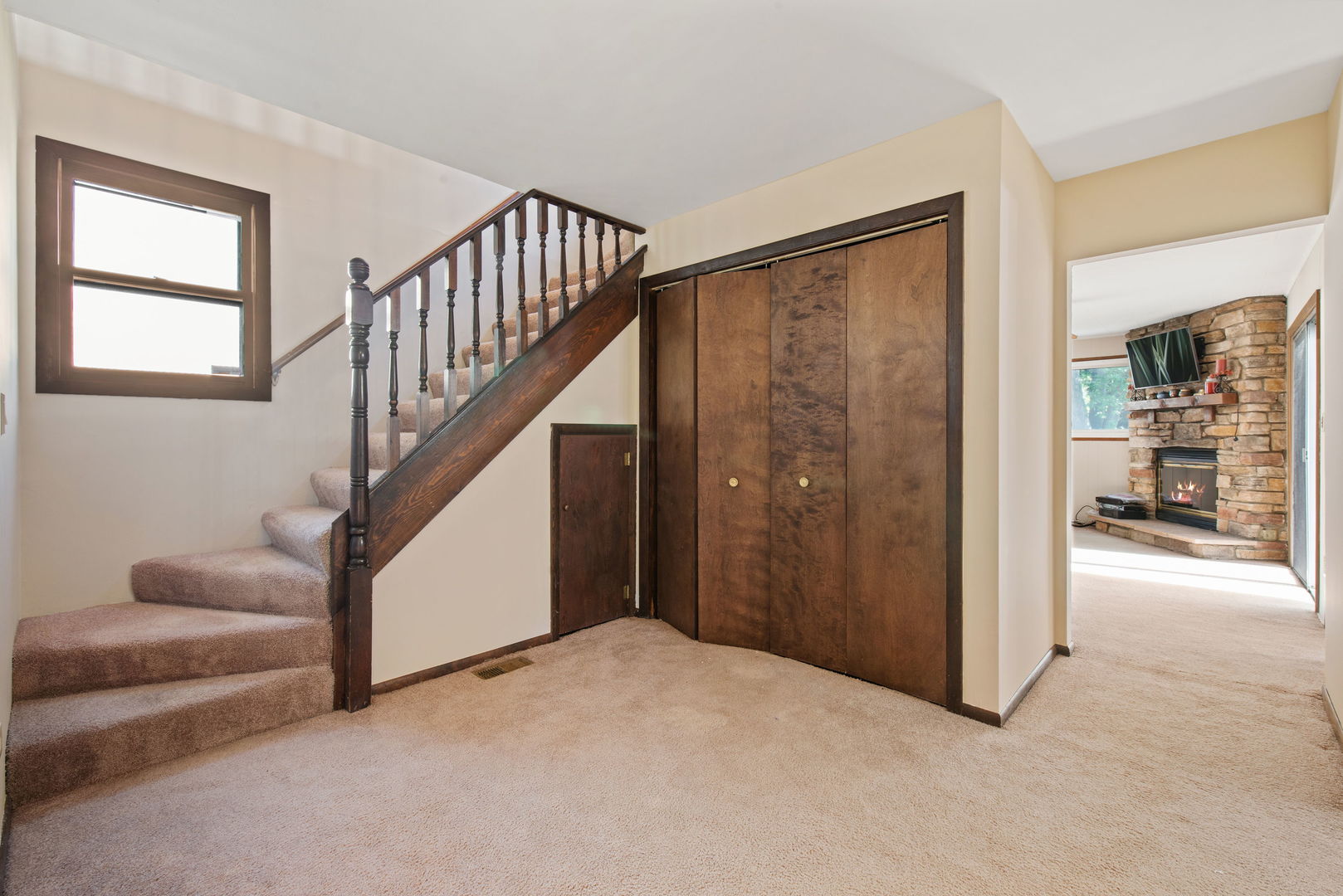 2410 Sigwalt Street, Rolling Meadows, IL 60008