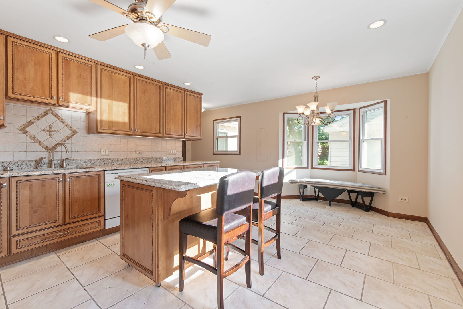 2410 Sigwalt Street, Rolling Meadows, IL 60008
