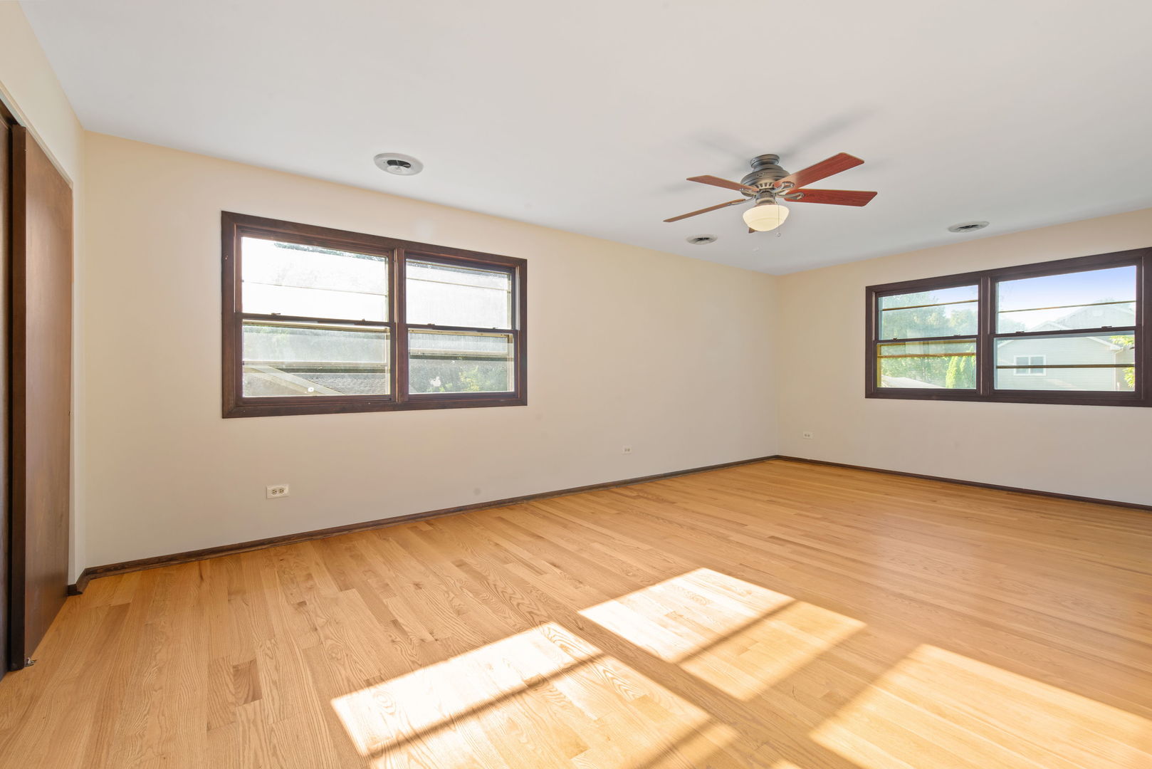 2410 Sigwalt Street, Rolling Meadows, IL 60008