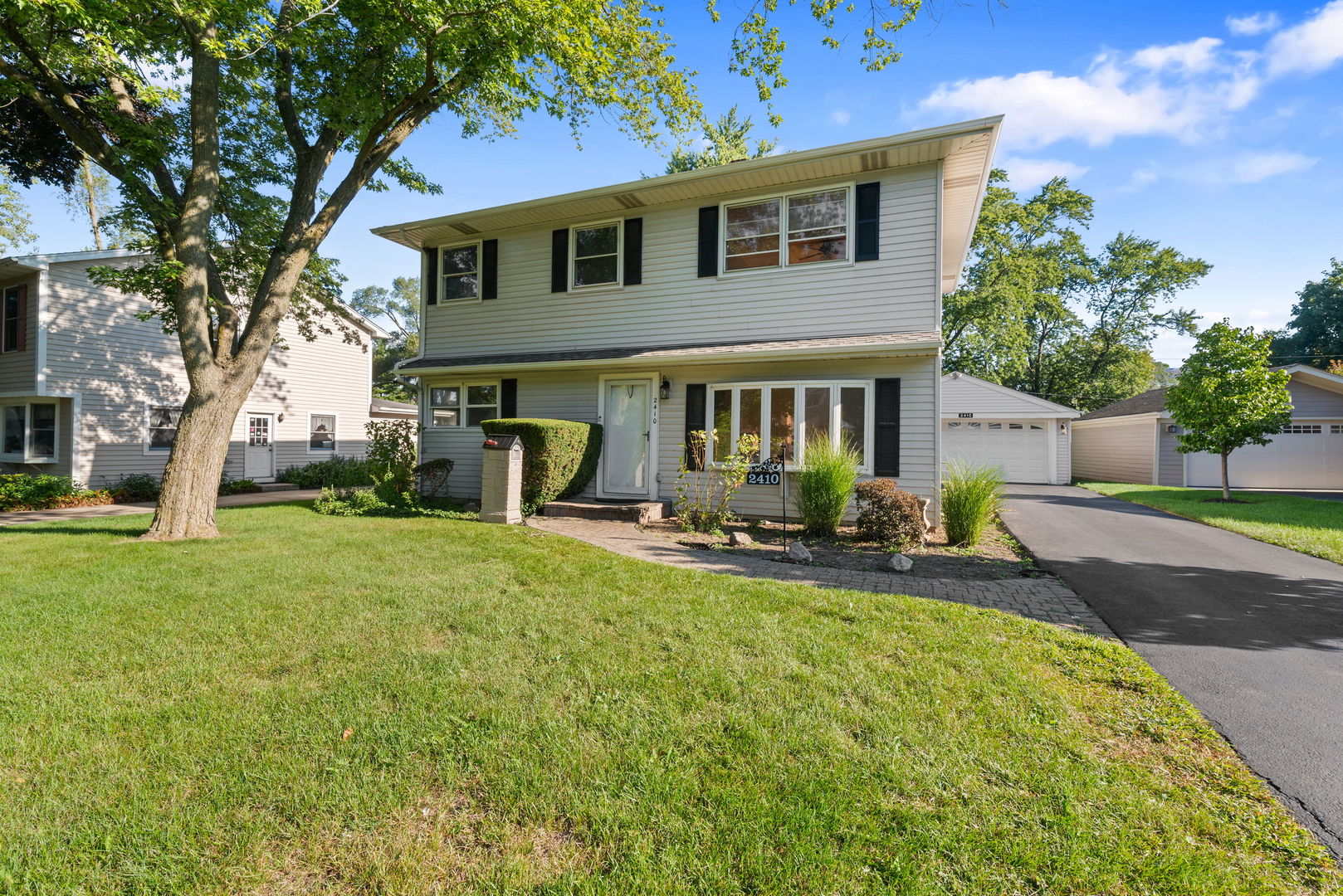 2410 Sigwalt Street, Rolling Meadows, IL 60008