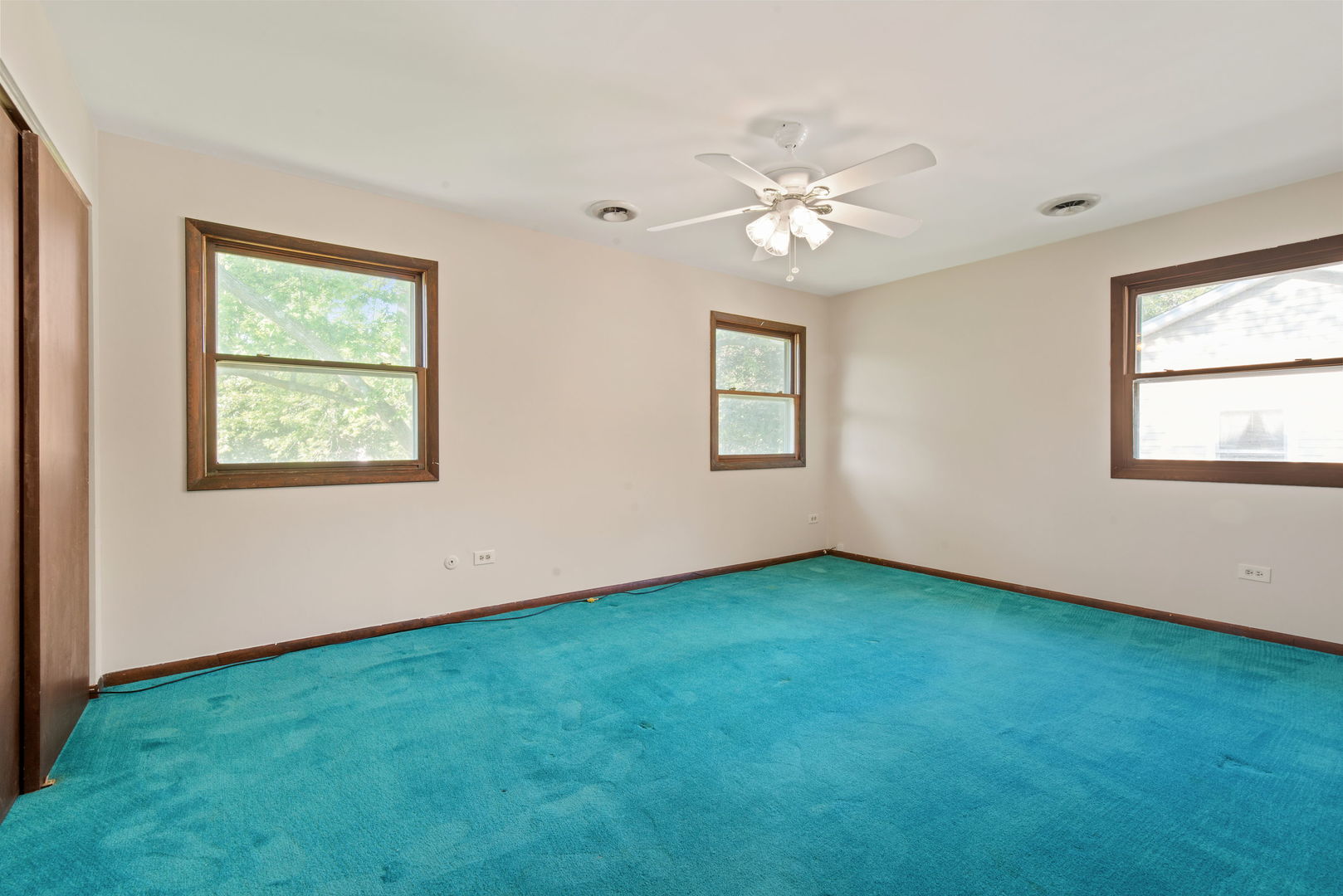 2410 Sigwalt Street, Rolling Meadows, IL 60008