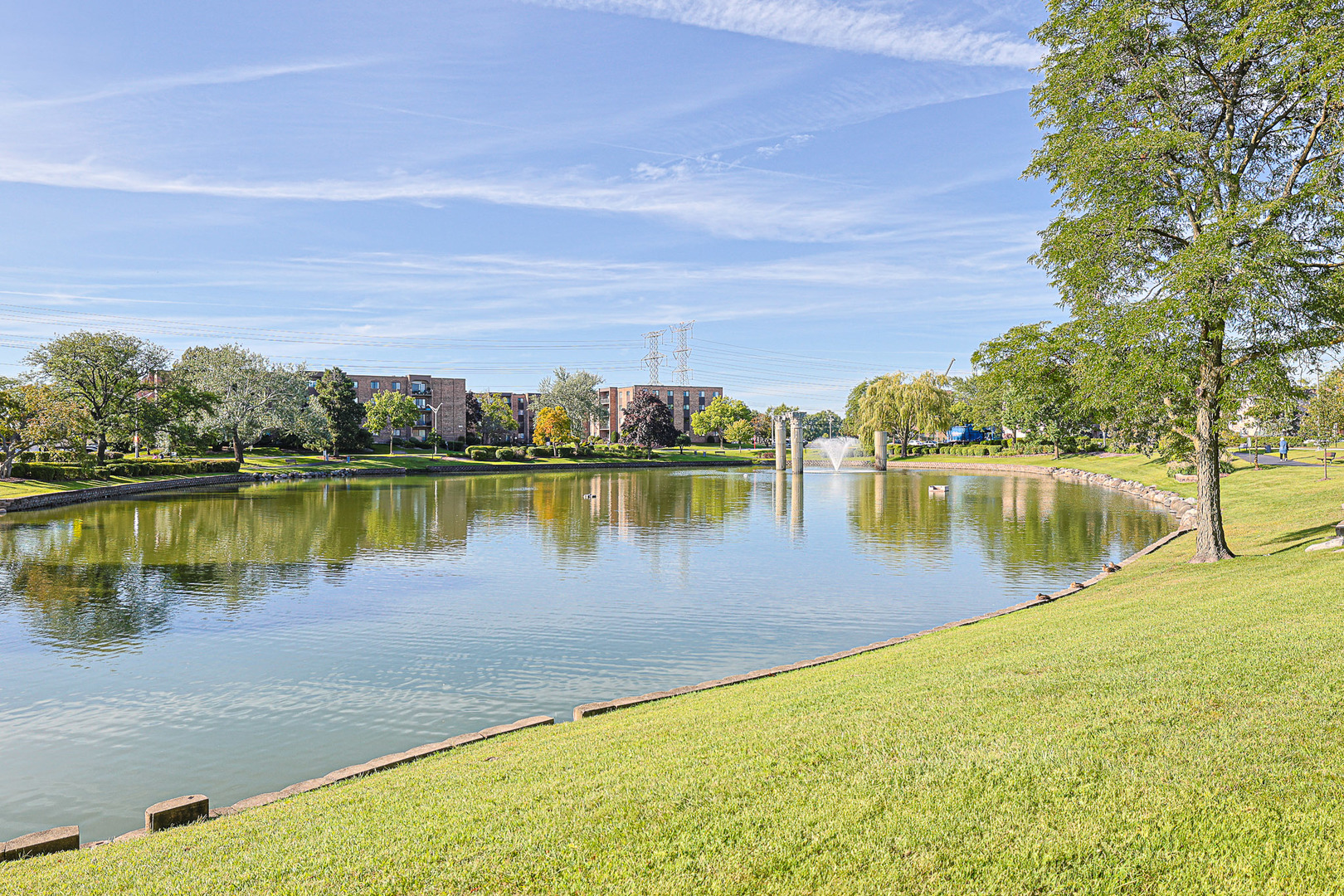 500 W Huntington Commons Road #147, Mount Prospect, IL 60056