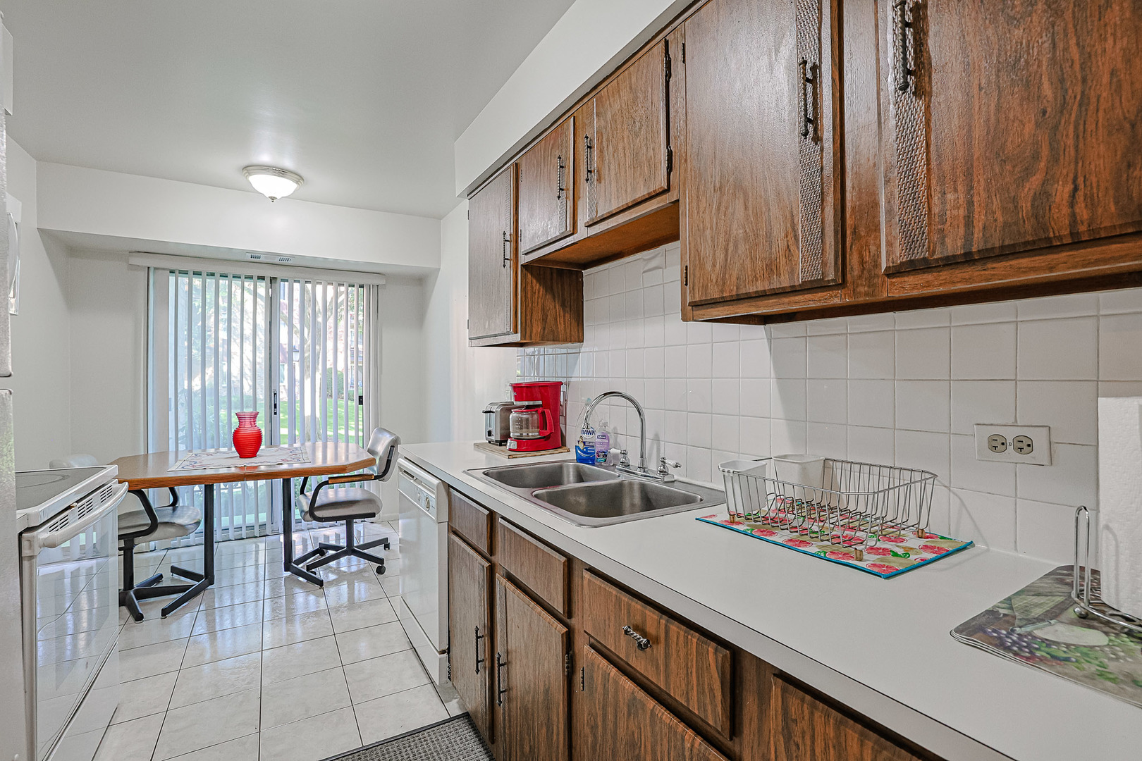 500 W Huntington Commons Road #147, Mount Prospect, IL 60056