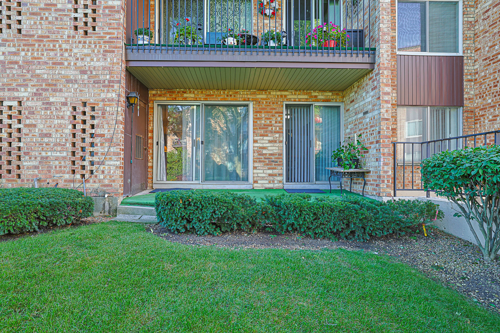 500 W Huntington Commons Road #147, Mount Prospect, IL 60056