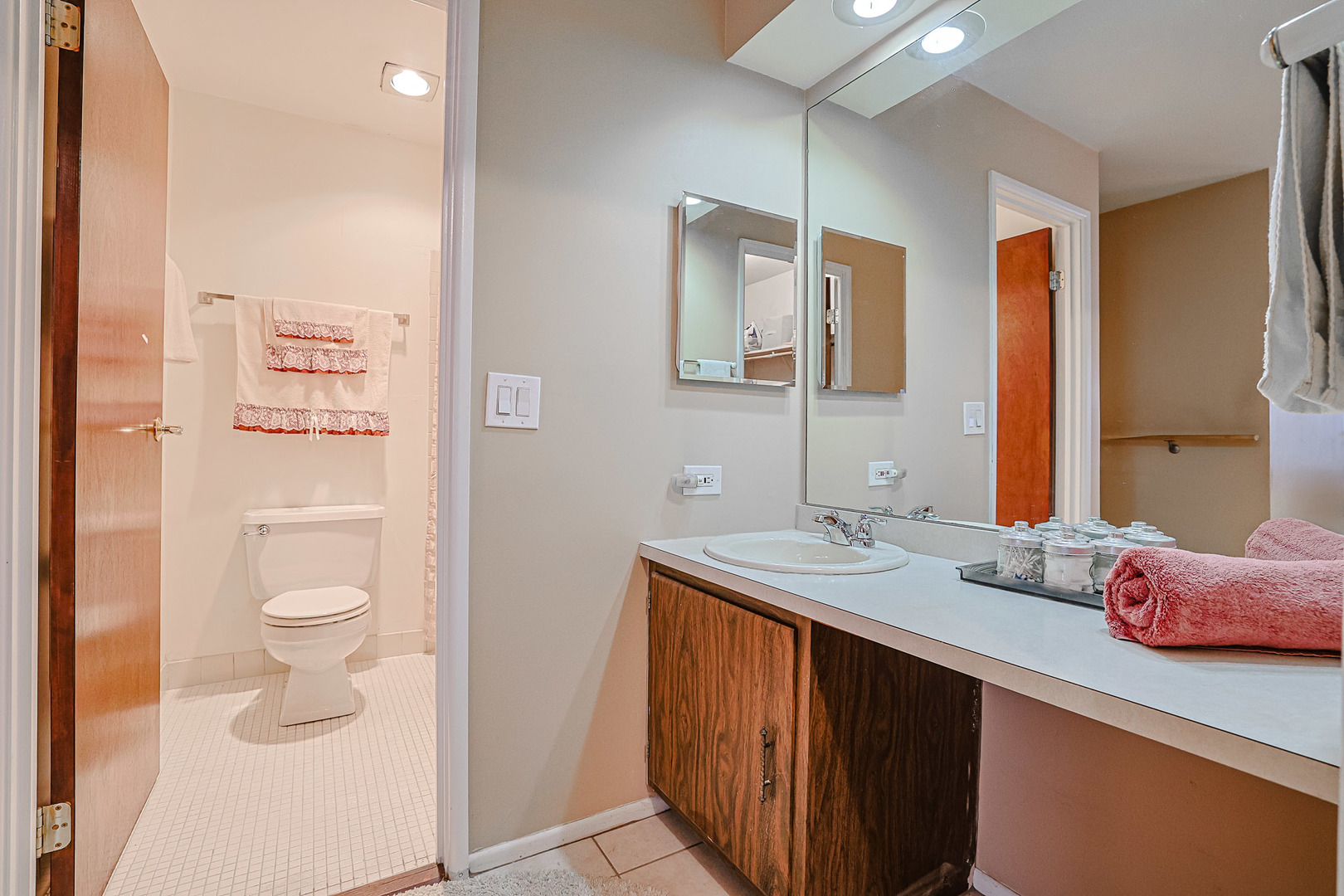 500 W Huntington Commons Road #147, Mount Prospect, IL 60056