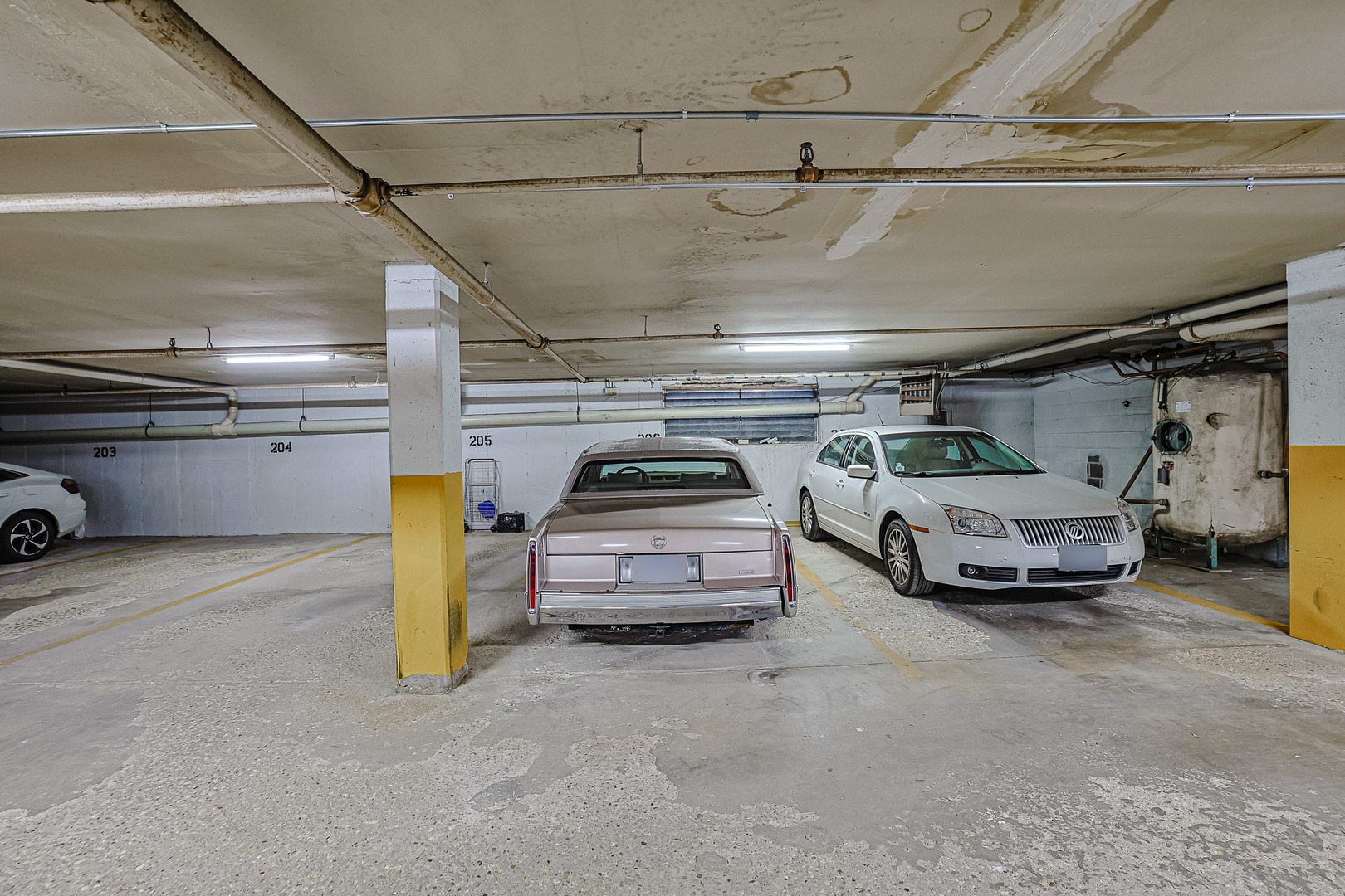 500 W Huntington Commons Road #147, Mount Prospect, IL 60056