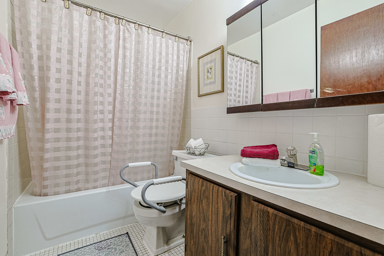 500 W Huntington Commons Road #147, Mount Prospect, IL 60056