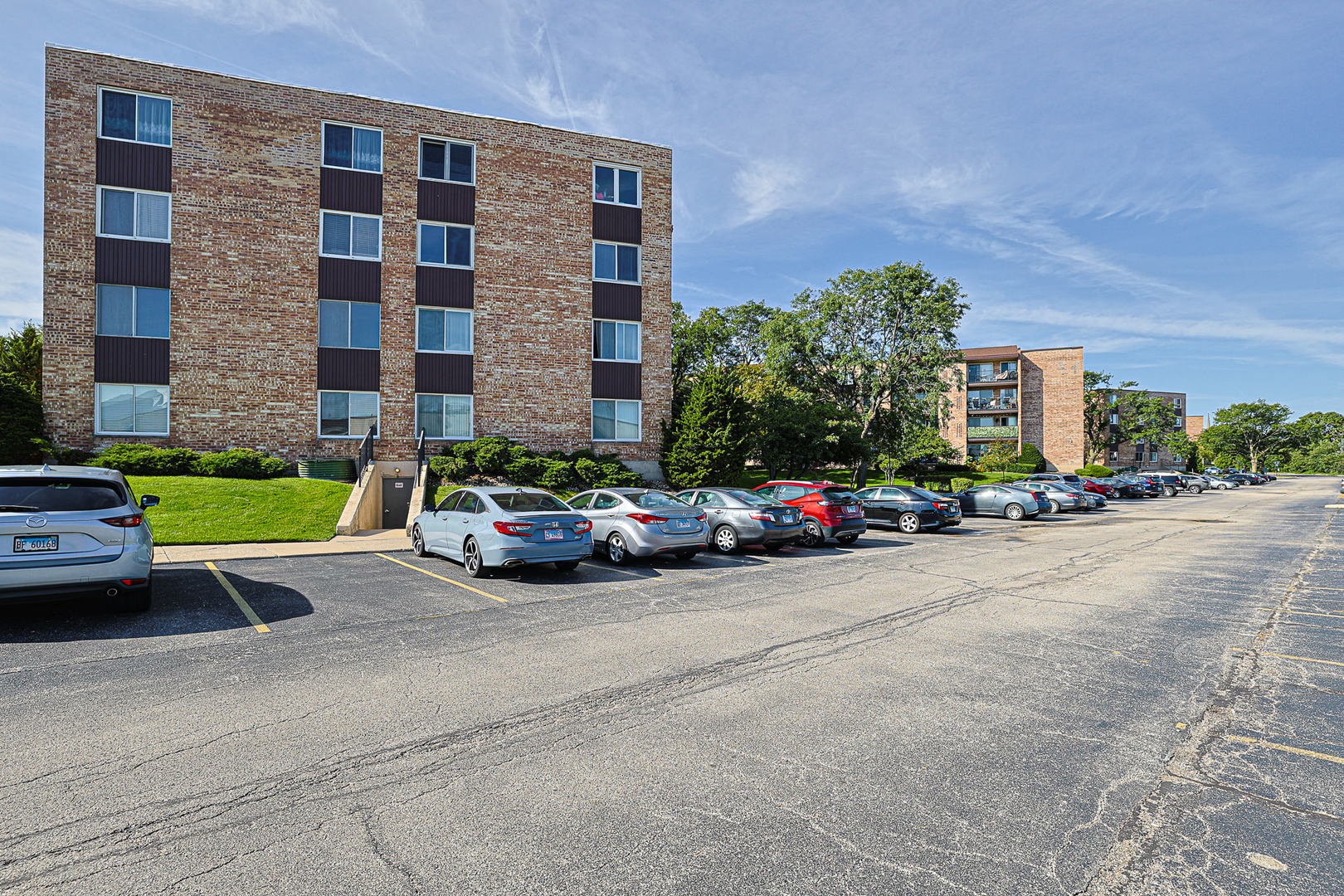 500 W Huntington Commons Road #147, Mount Prospect, IL 60056