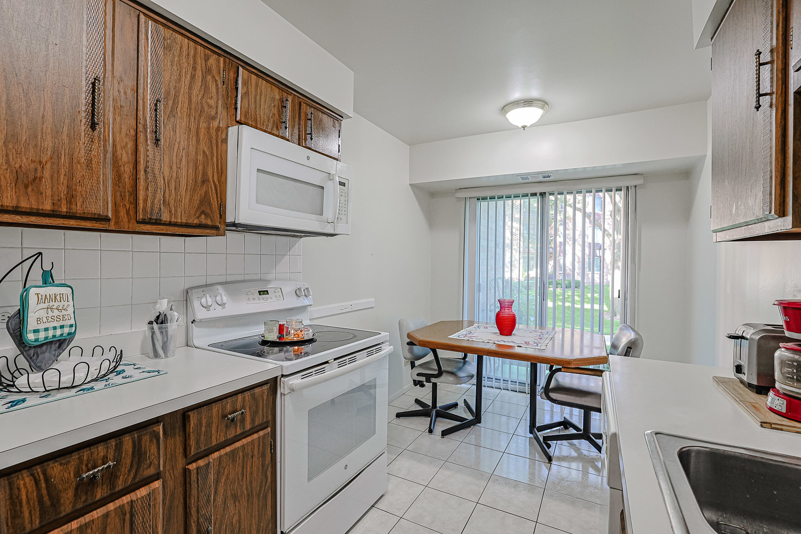 500 W Huntington Commons Road #147, Mount Prospect, IL 60056