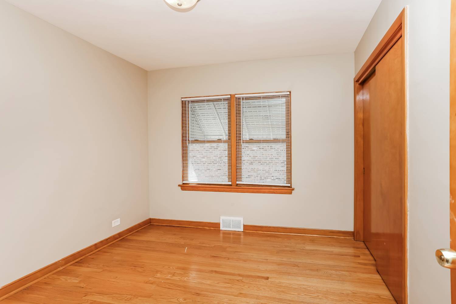 9006 W 22nd Place, North Riverside, IL 60546