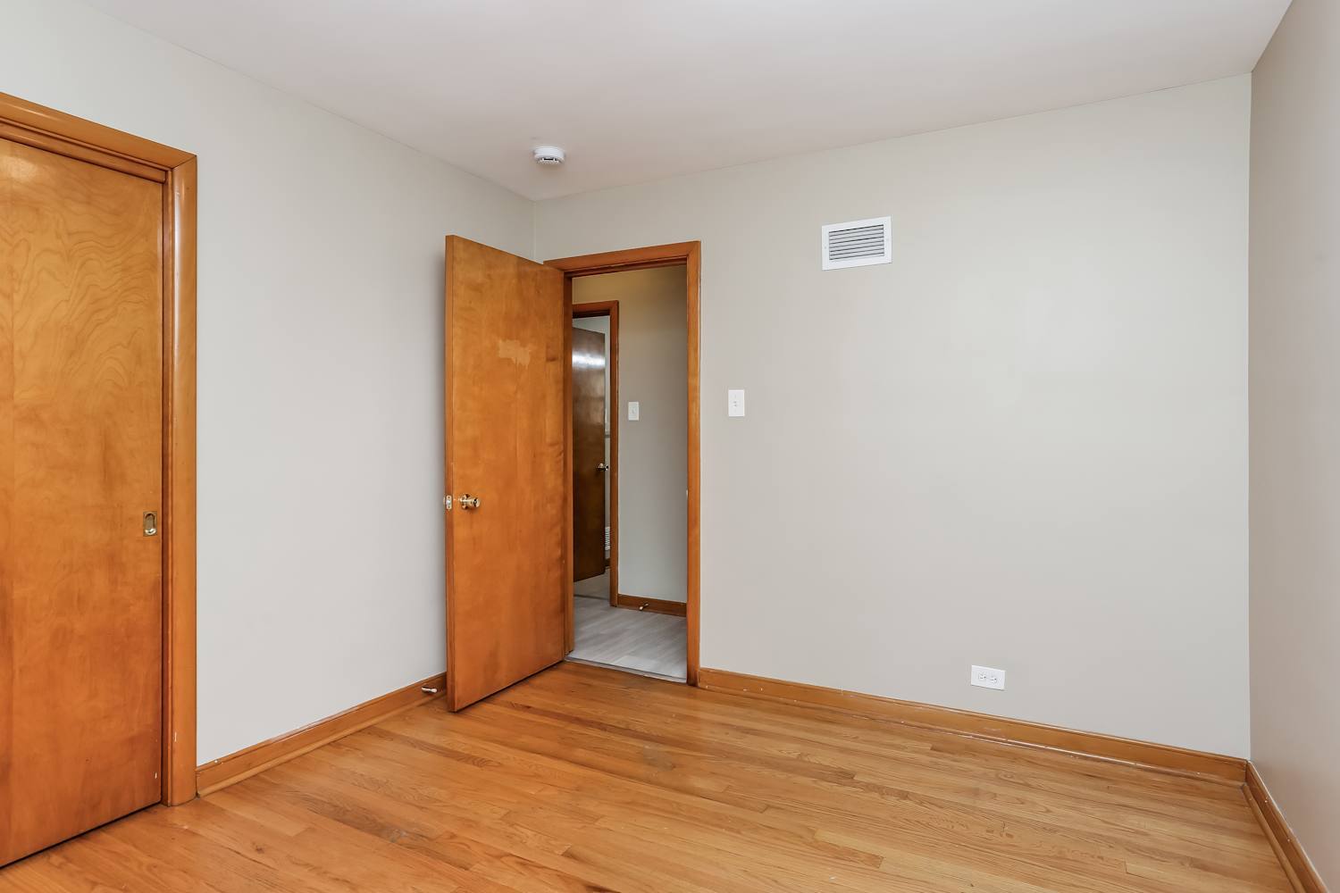 9006 W 22nd Place, North Riverside, IL 60546