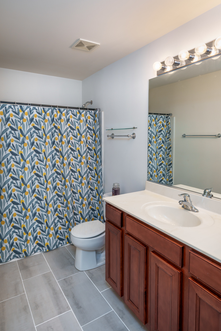 479 W Butterfield Lane, Round Lake, IL 60073