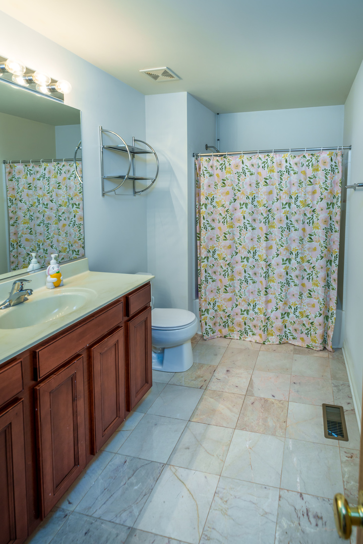 479 W Butterfield Lane, Round Lake, IL 60073