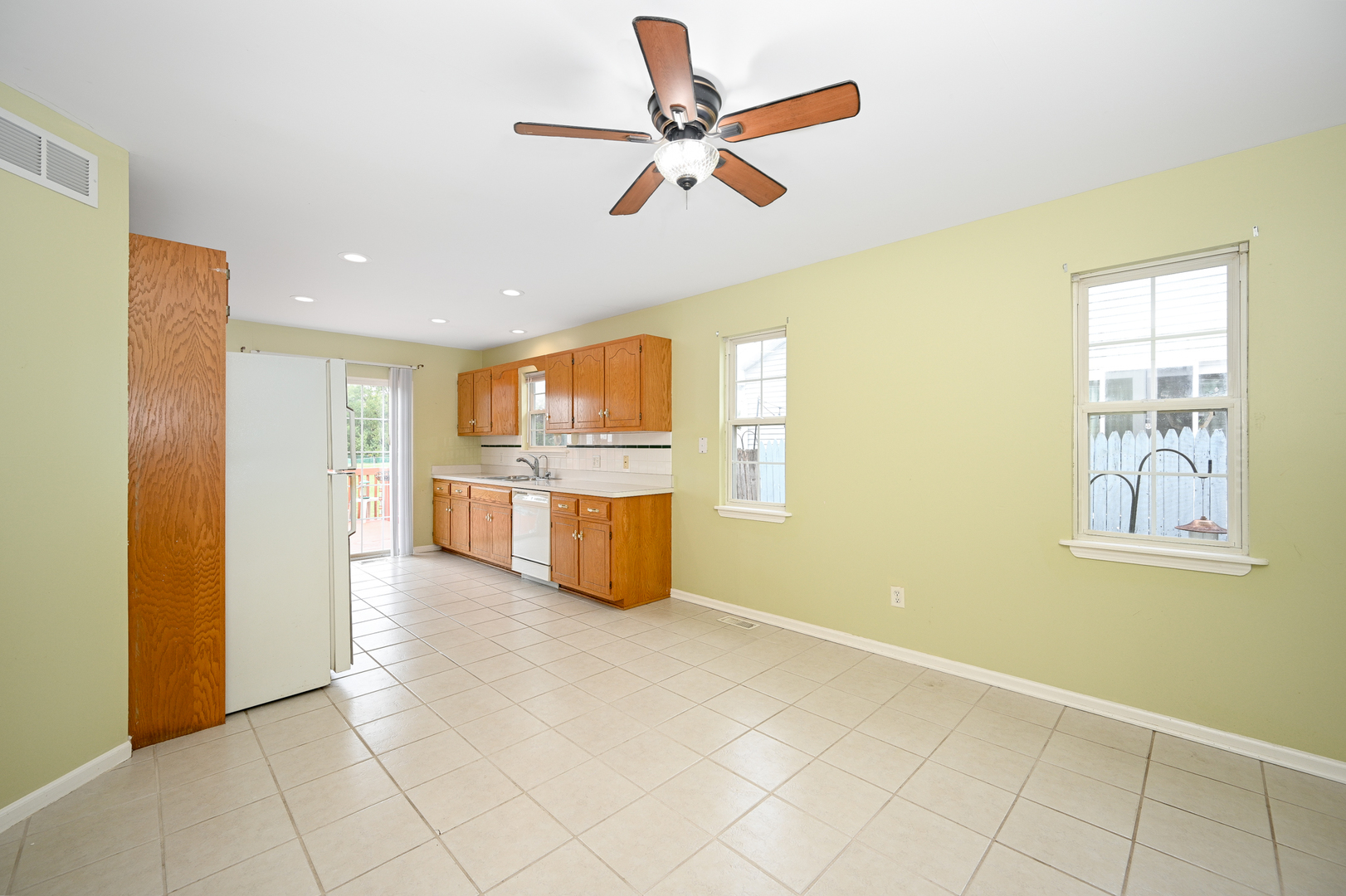 2379 Caton Crest Drive #2379, Crest Hill, IL 60403