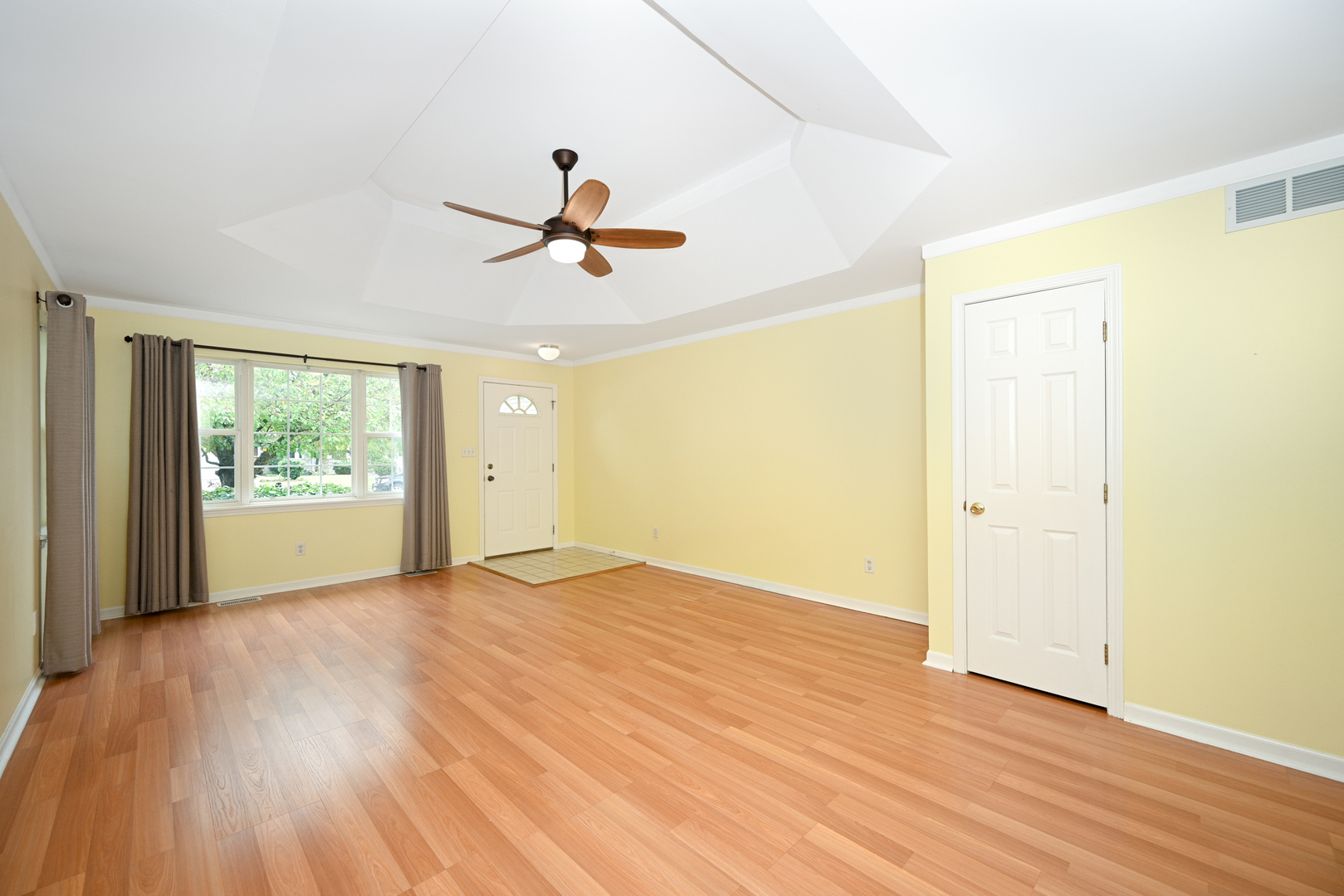 2379 Caton Crest Drive #2379, Crest Hill, IL 60403