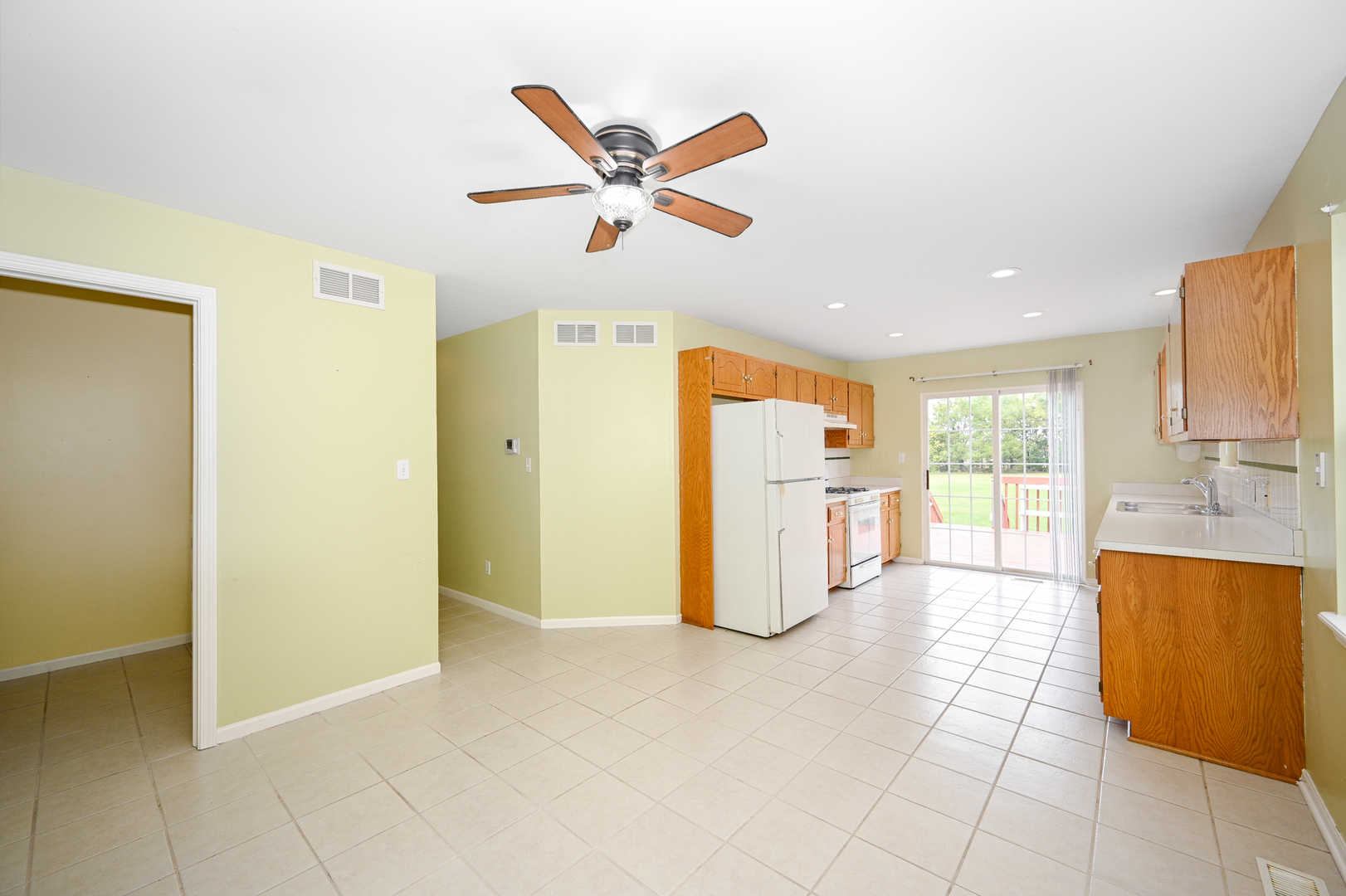 2379 Caton Crest Drive #2379, Crest Hill, IL 60403