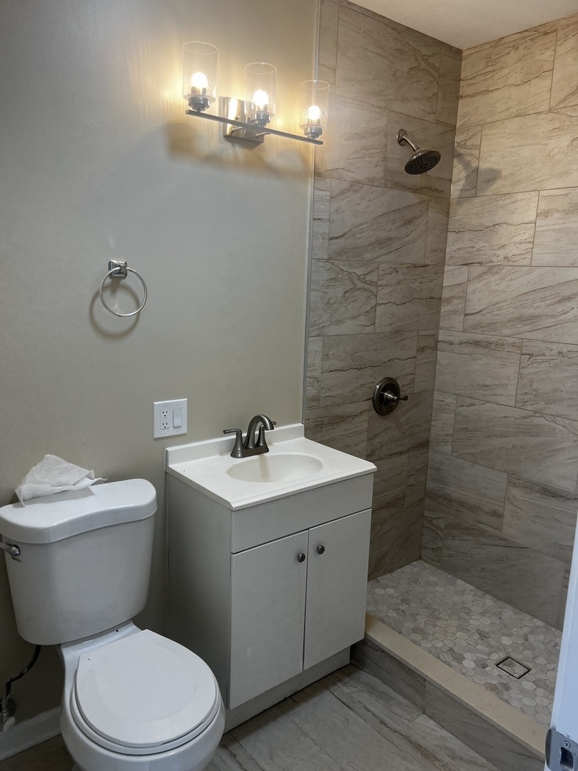 705 Amanda Avenue #707, McHenry, IL 60051