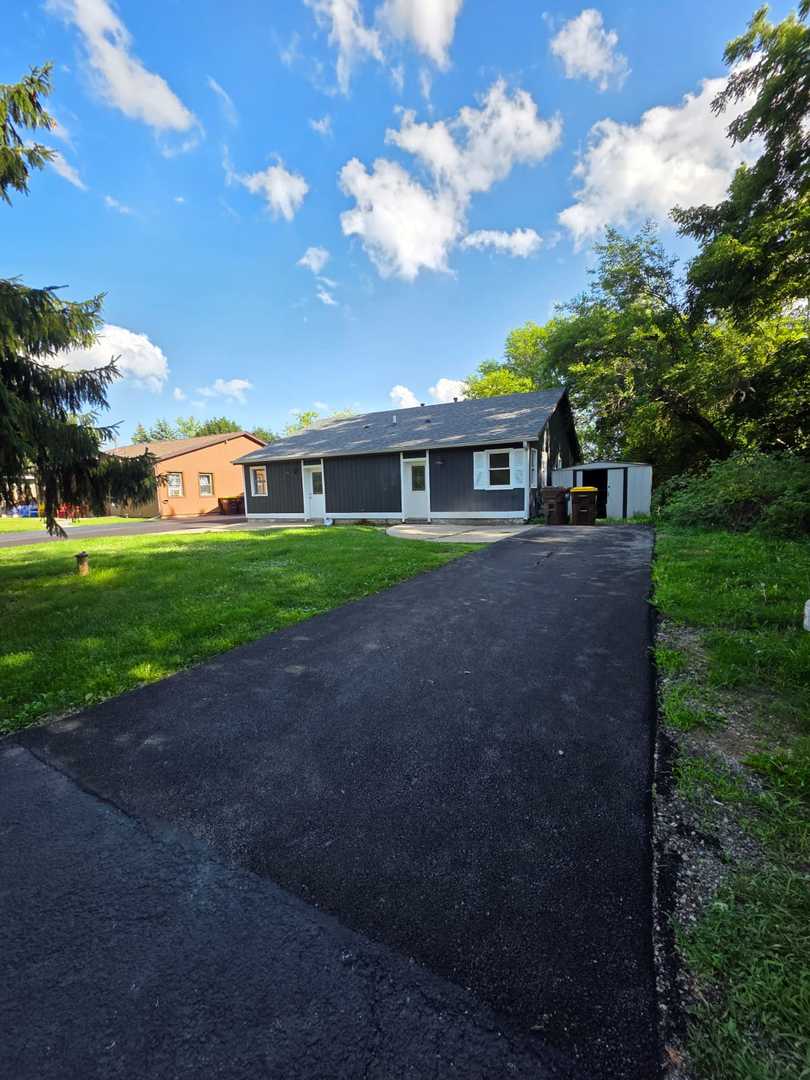 705 Amanda Avenue #707, McHenry, IL 60051
