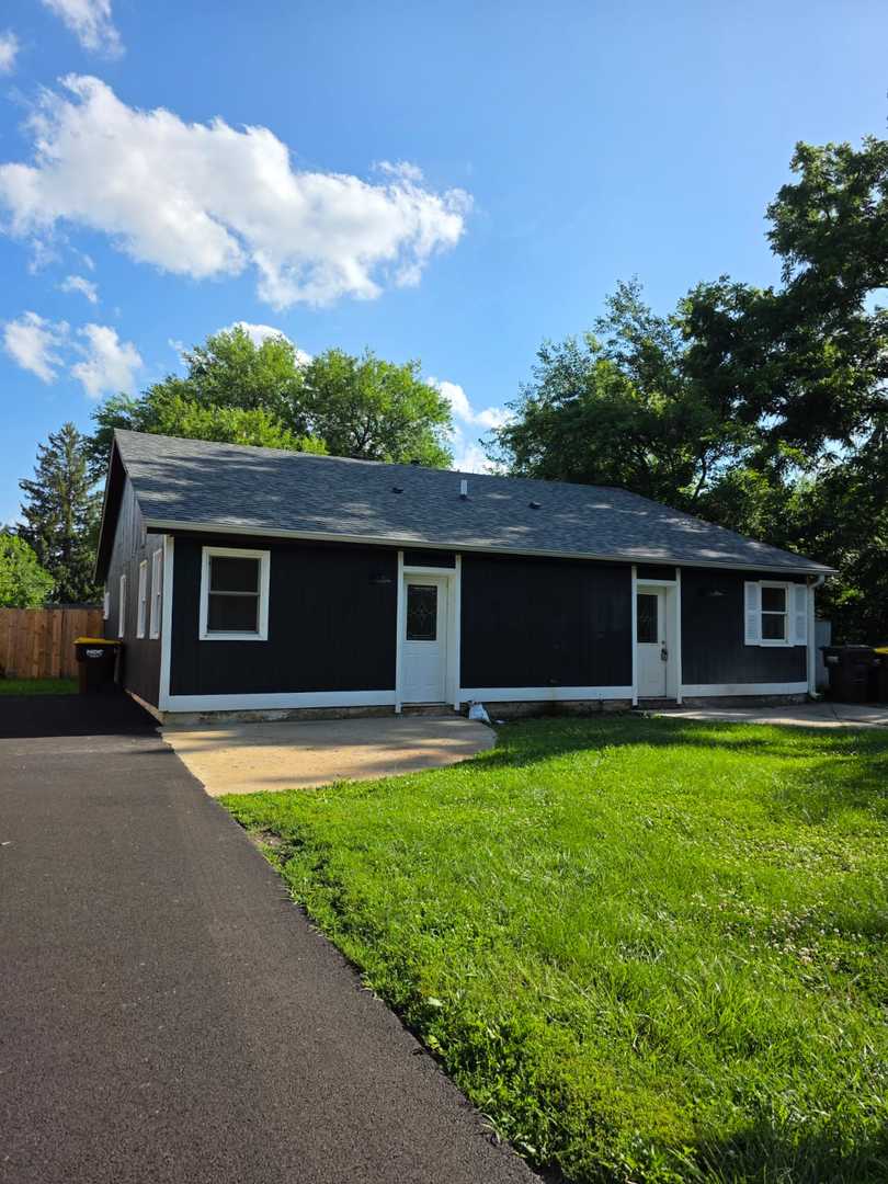 705 Amanda Avenue #707, McHenry, IL 60051