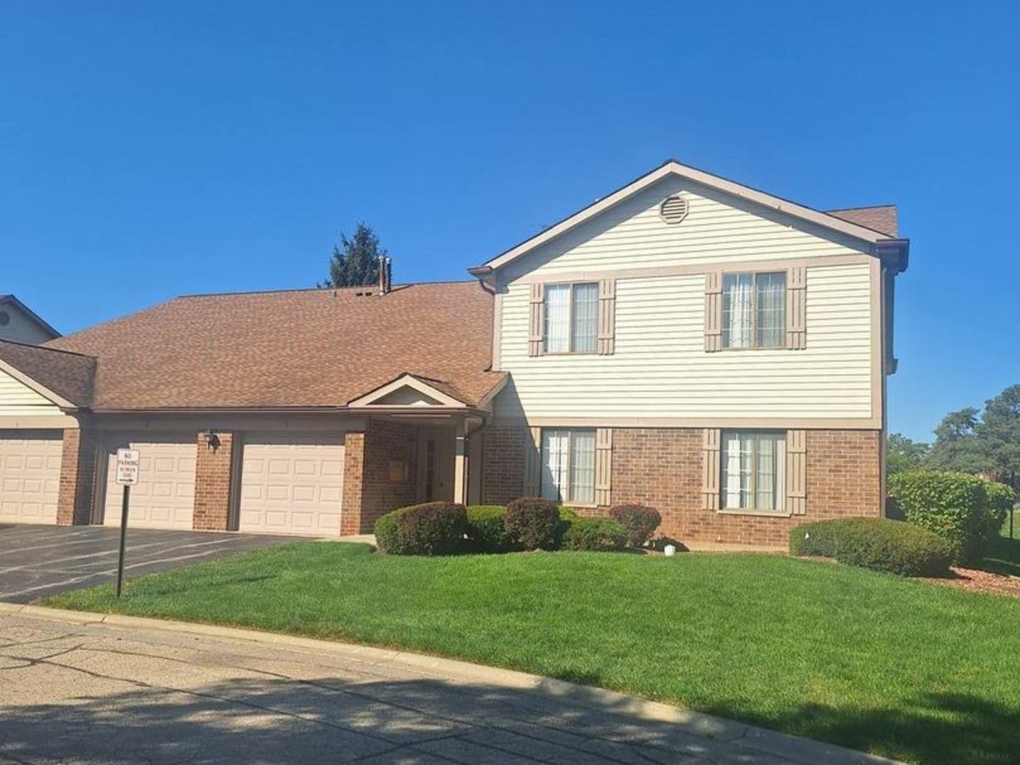 4242 Pheasant Trail Court #1, Arlington Heights, IL 60004