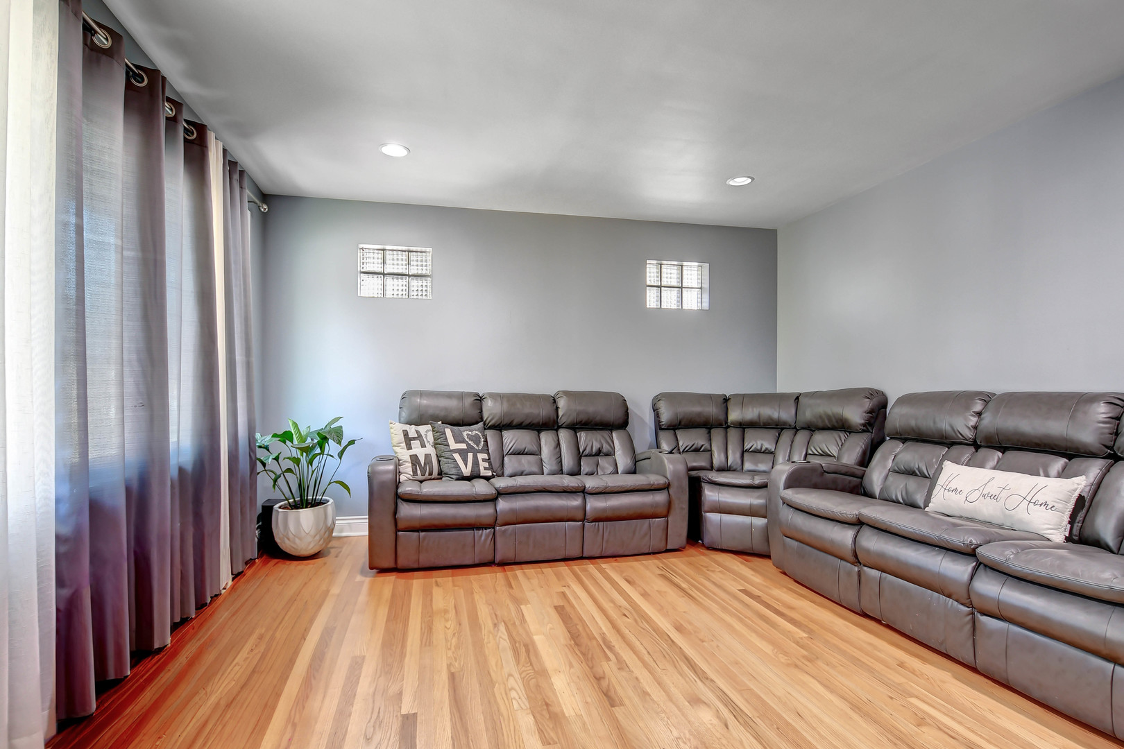 5700 S Monitor Avenue, Chicago, IL 60638