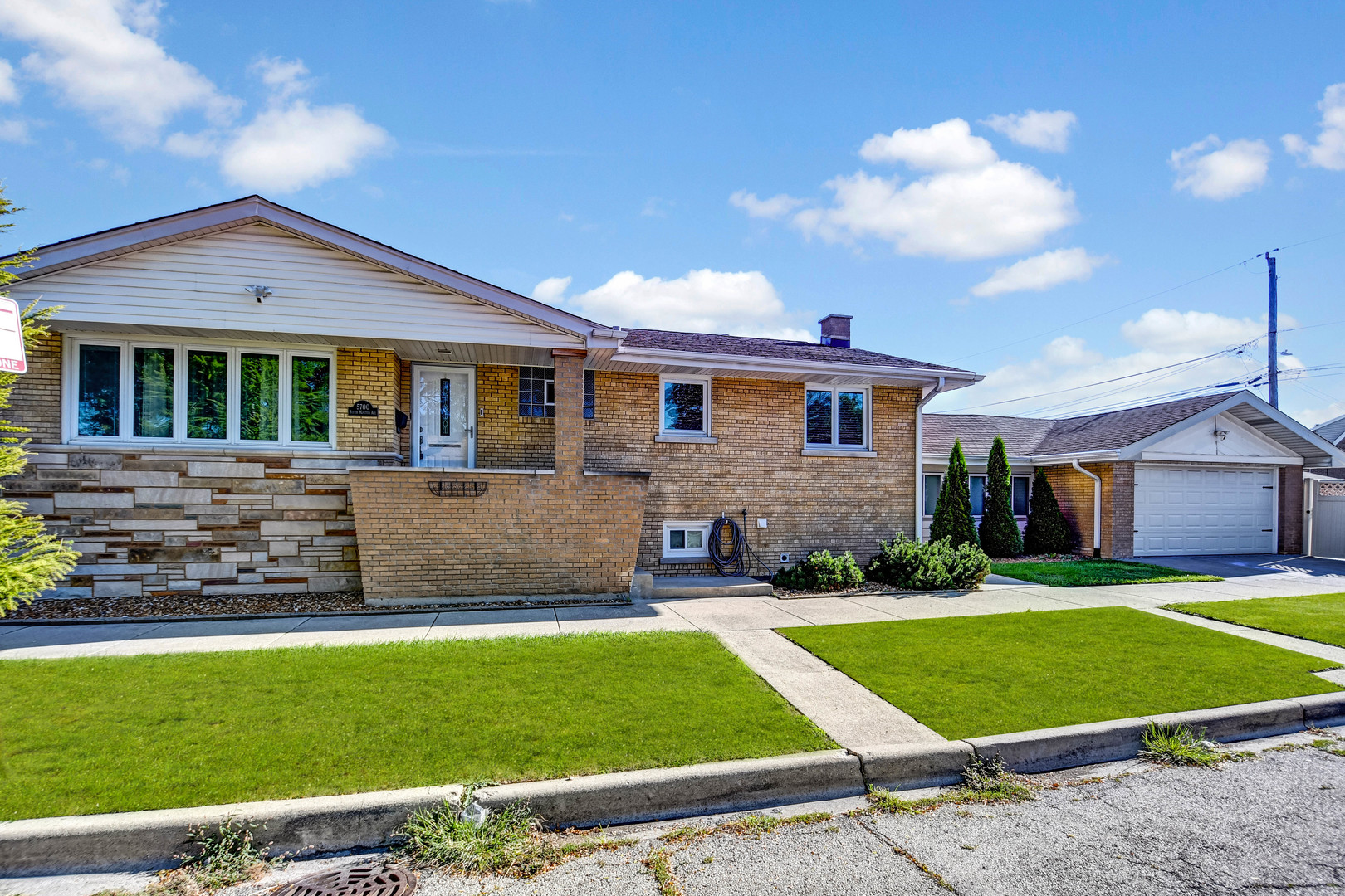 5700 S Monitor Avenue, Chicago, IL 60638