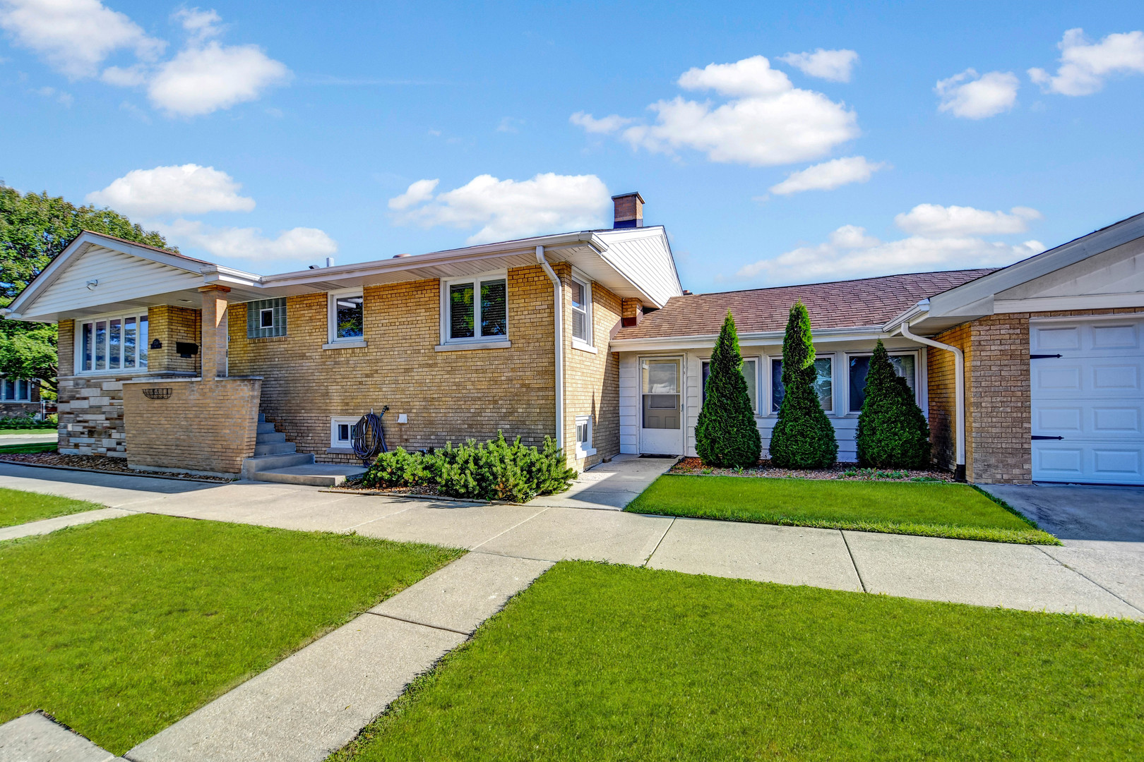 5700 S Monitor Avenue, Chicago, IL 60638