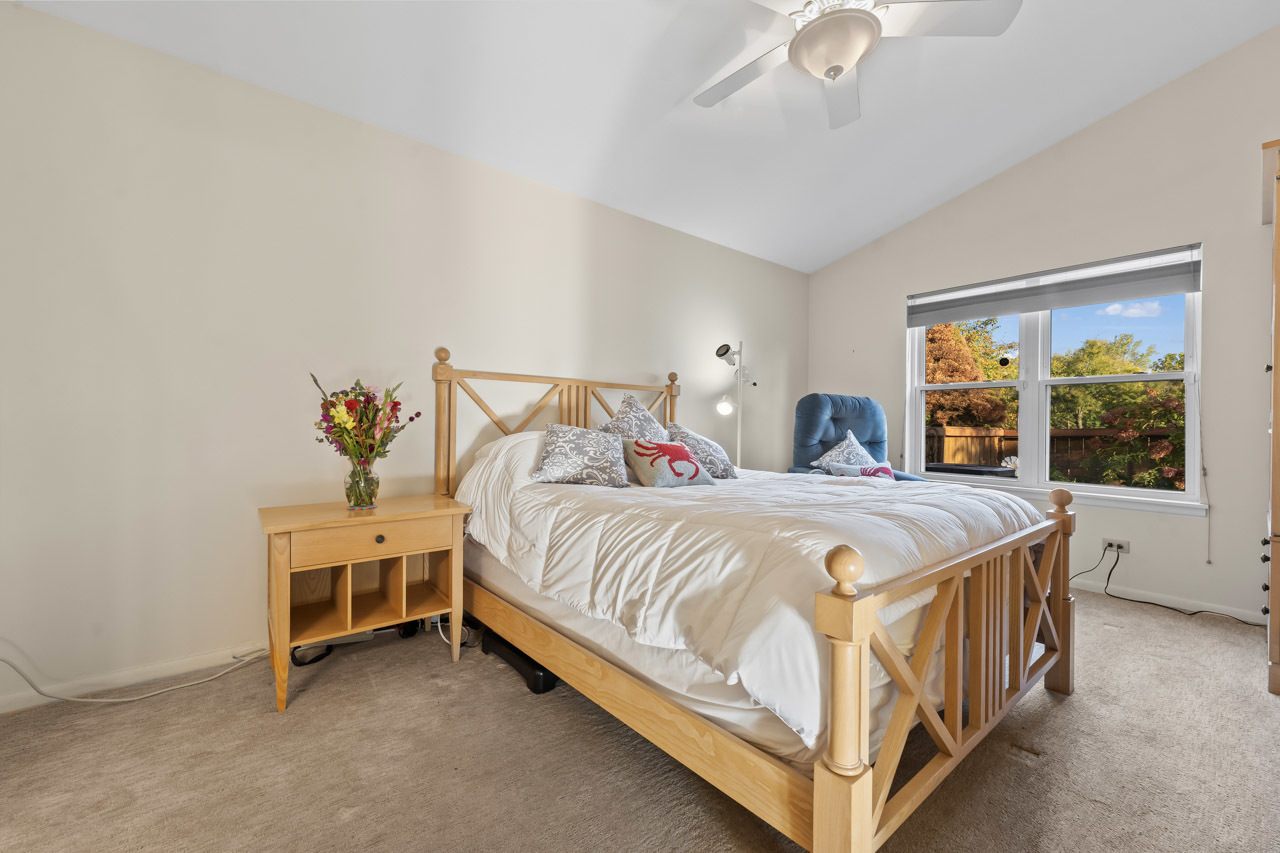 21 White Pine Drive, Schaumburg, IL 60193