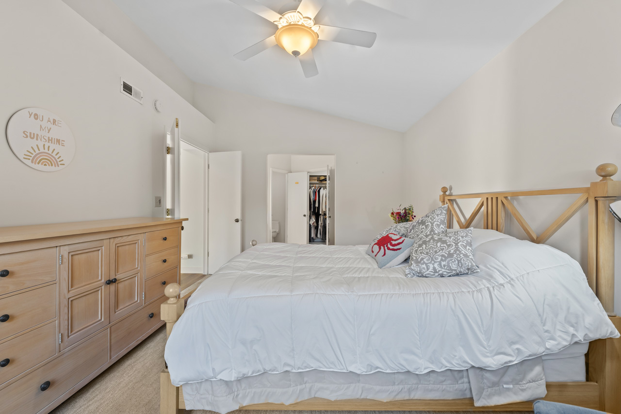 21 White Pine Drive, Schaumburg, IL 60193