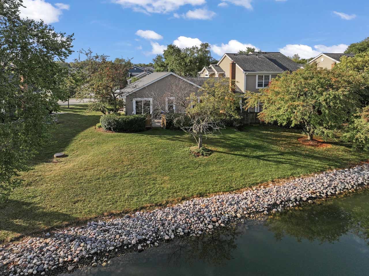 21 White Pine Drive, Schaumburg, IL 60193