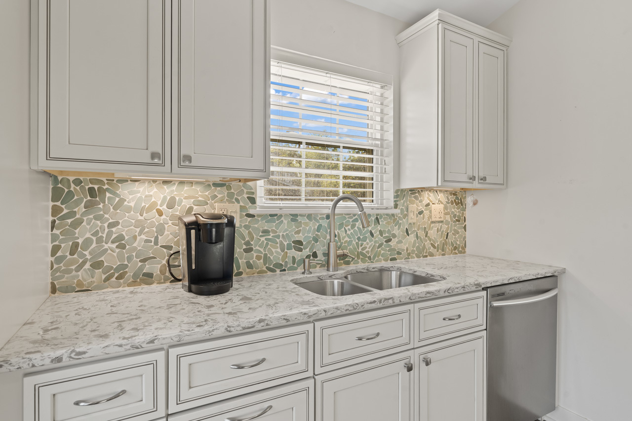 21 White Pine Drive, Schaumburg, IL 60193