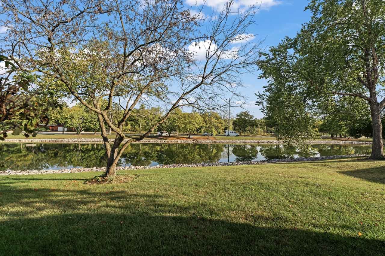 21 White Pine Drive, Schaumburg, IL 60193