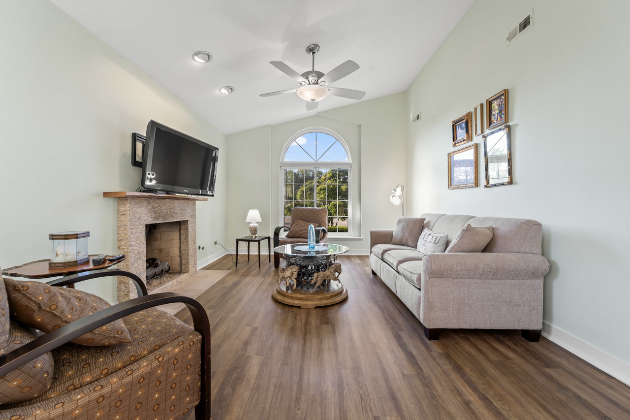 21 White Pine Drive, Schaumburg, IL 60193