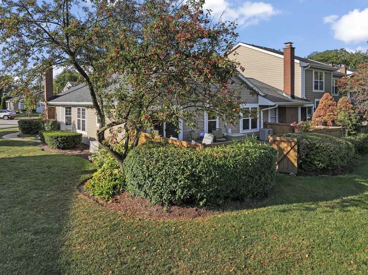 21 White Pine Drive, Schaumburg, IL 60193