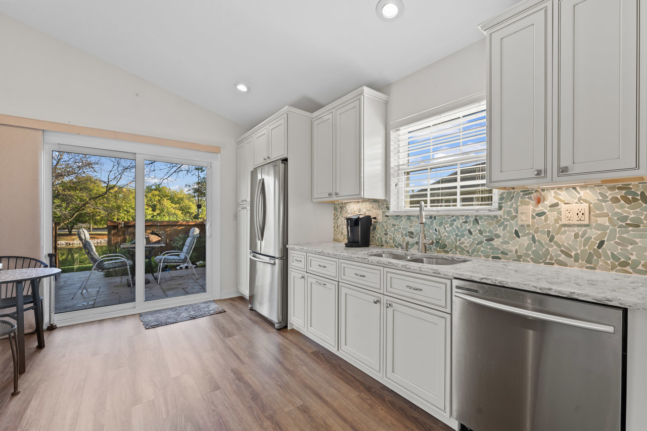 21 White Pine Drive, Schaumburg, IL 60193