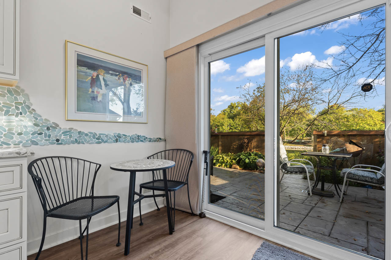 21 White Pine Drive, Schaumburg, IL 60193