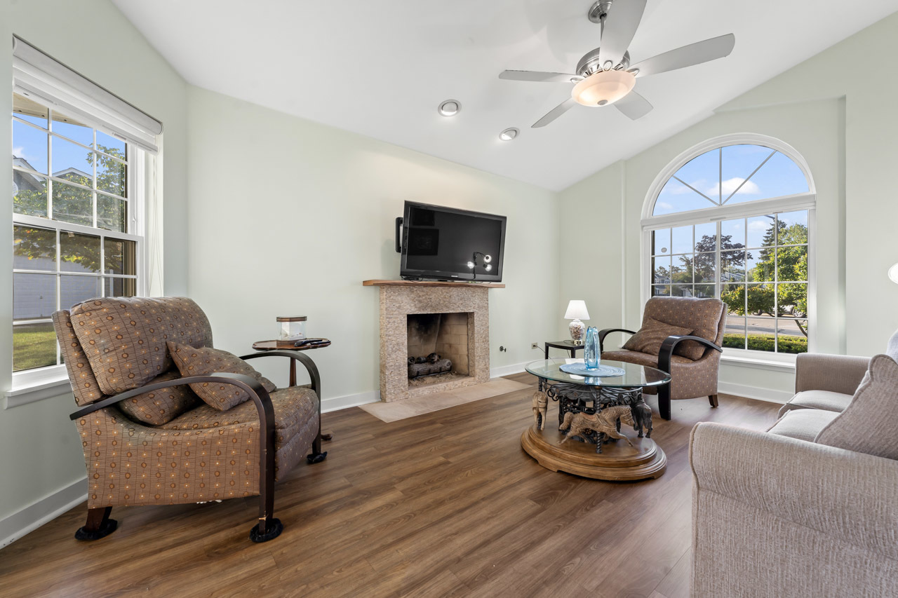 21 White Pine Drive, Schaumburg, IL 60193