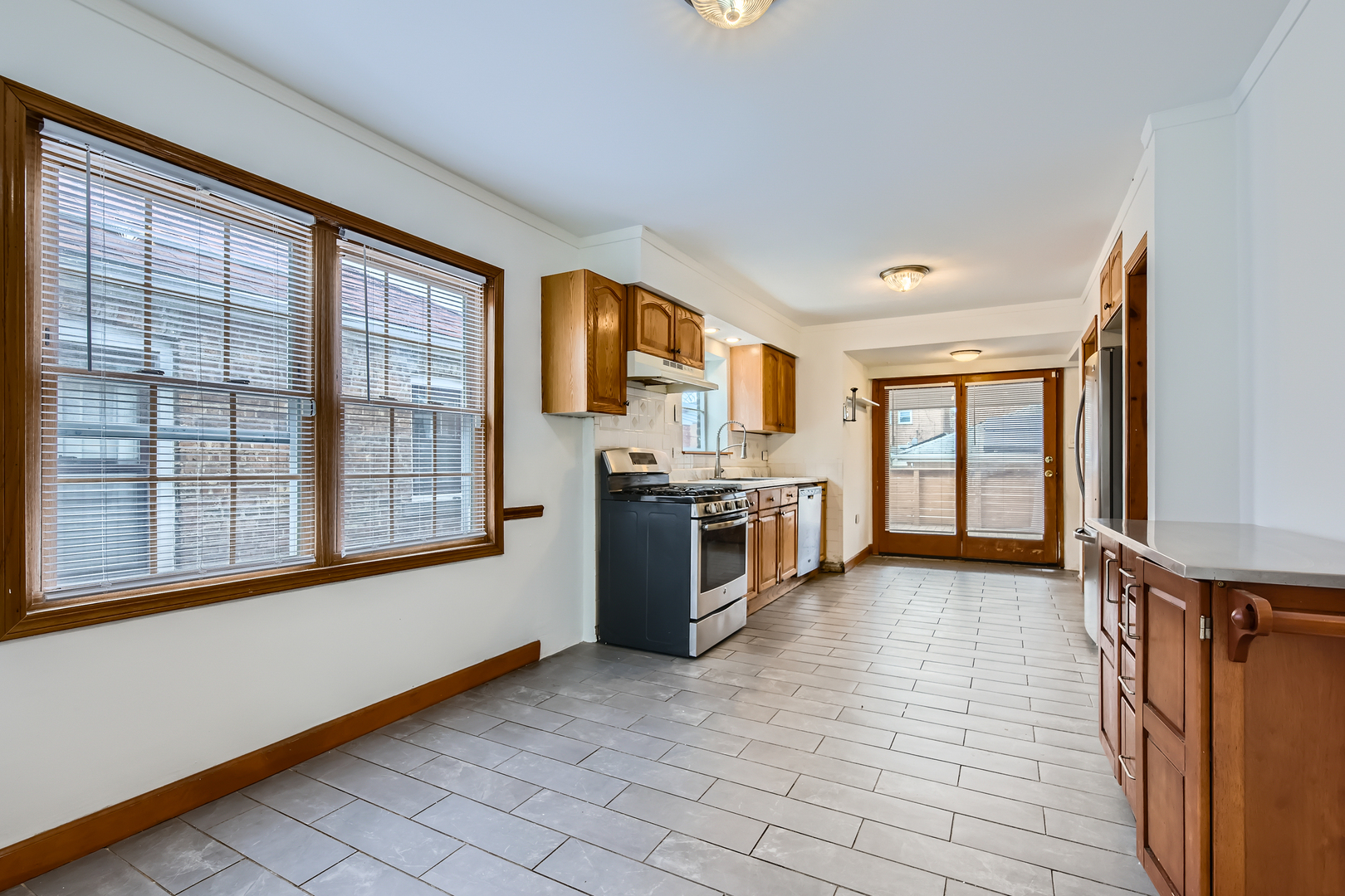 6112 S Kilbourn Avenue, Chicago, IL 60629