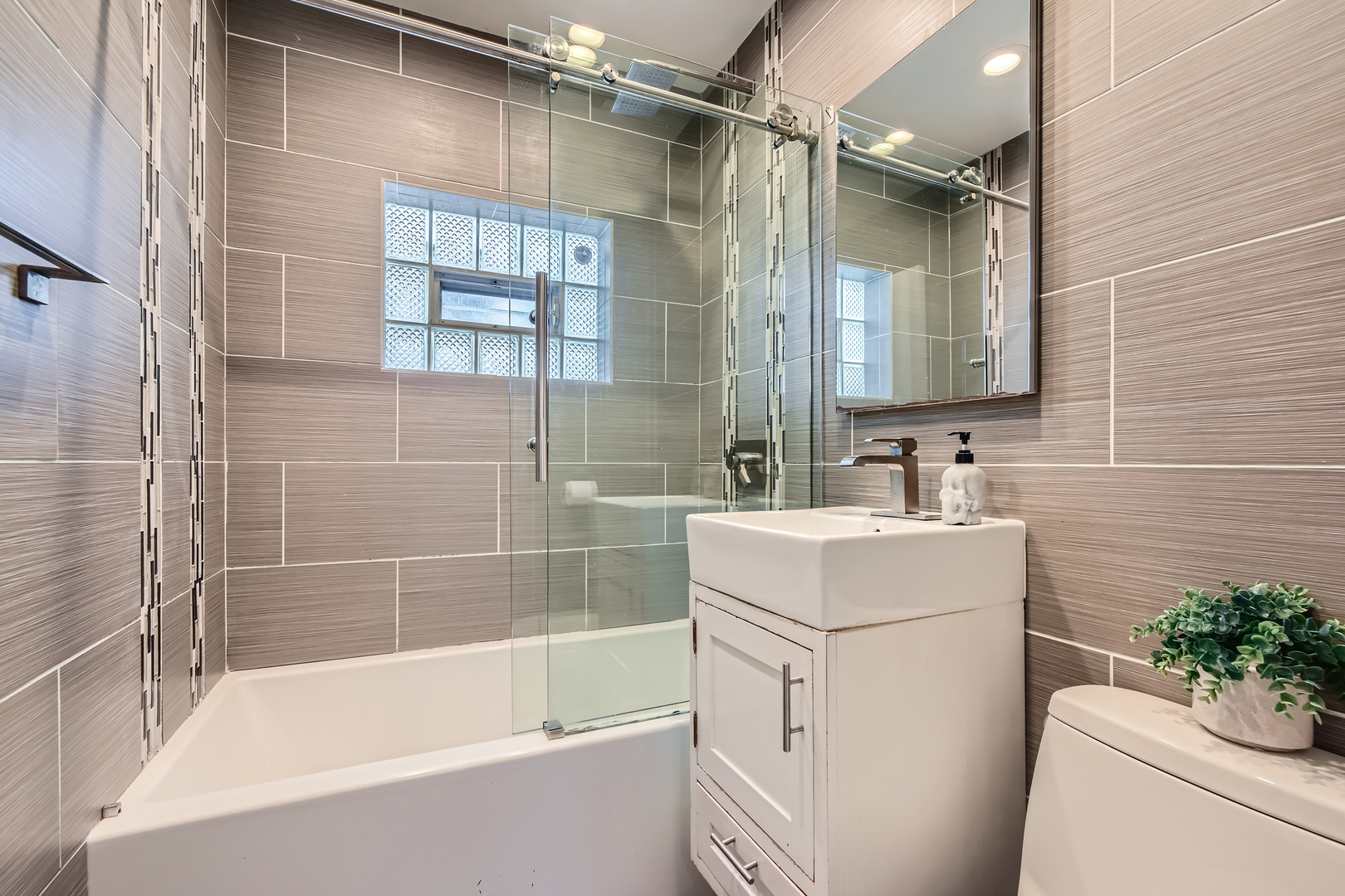 6112 S Kilbourn Avenue, Chicago, IL 60629
