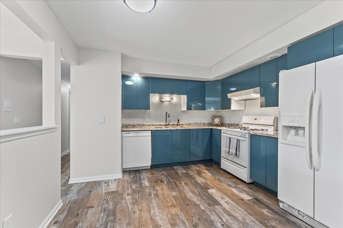 1162 Spring Garden Circle #64, Naperville, IL 60563