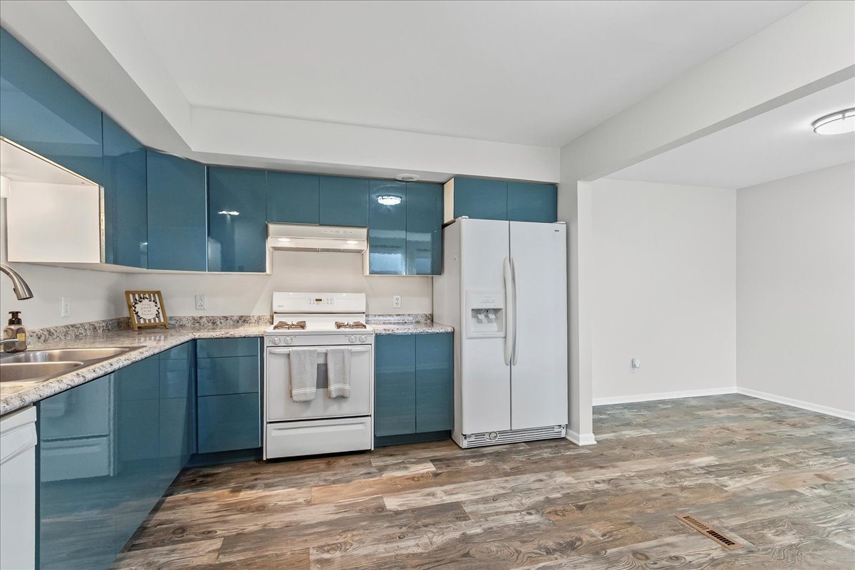 1162 Spring Garden Circle #64, Naperville, IL 60563