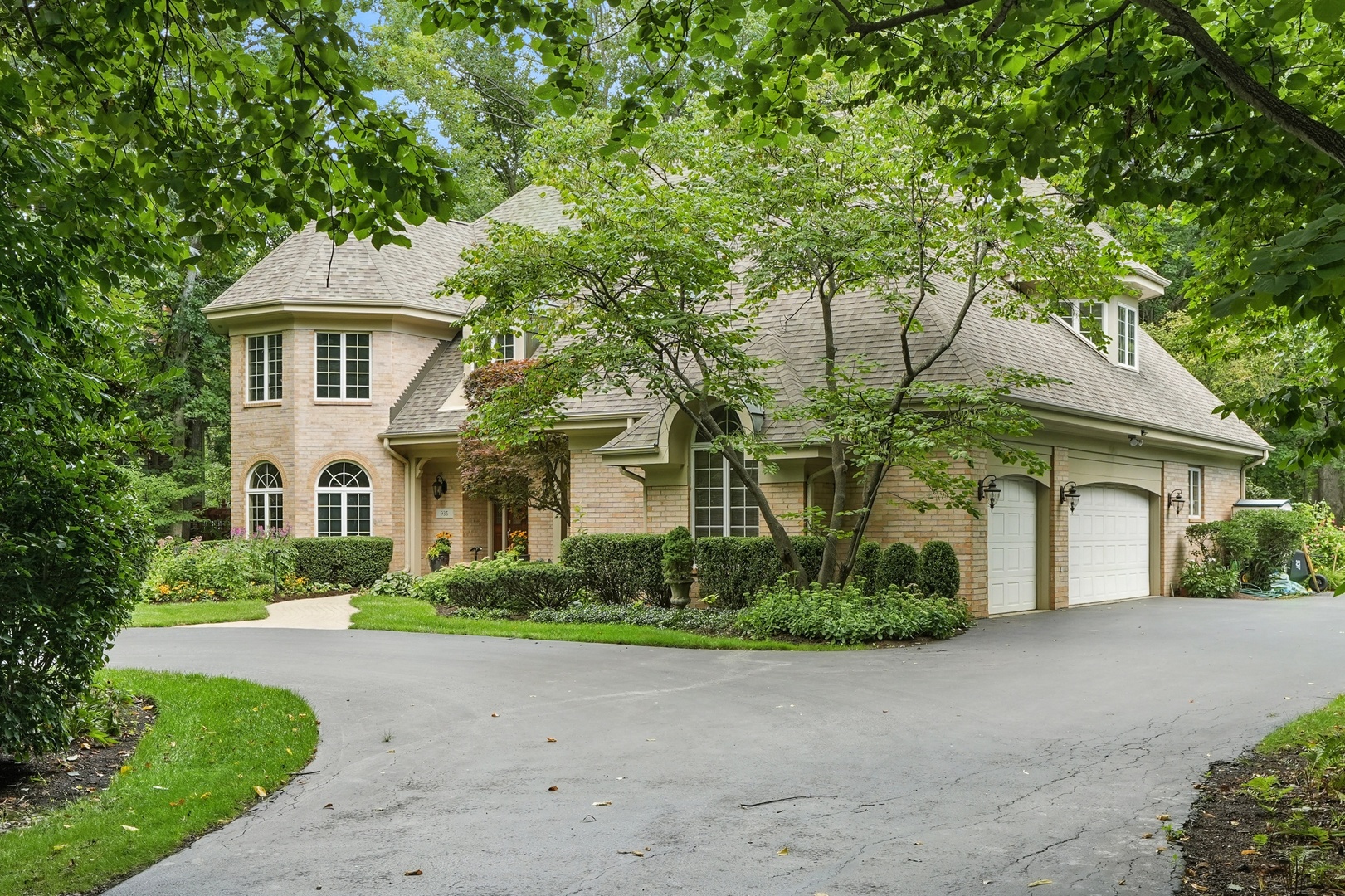 935 N Butternut Circle, Frankfort, IL 60423
